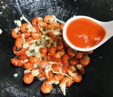 Make Spicy soup, lobster tail step 3