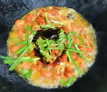 Make Spicy soup, lobster tail step 4