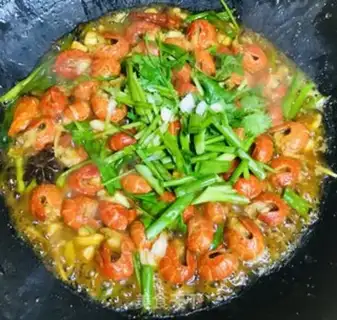 Make Spicy soup, lobster tail step 5