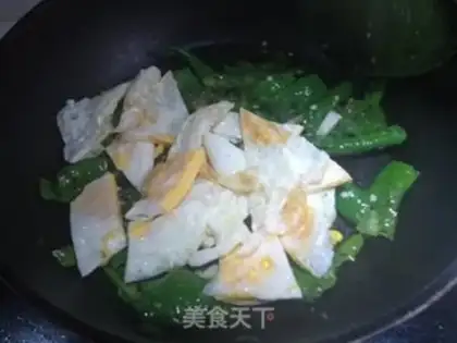 Make Pyramid fried eggs step 6