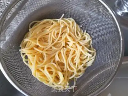 Make Curry chicken noodles step 2