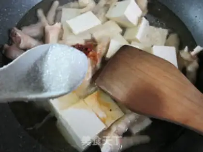 Make Chicken claws burning fragrance tofu step 8