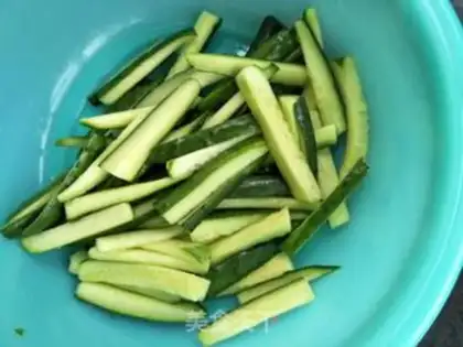 Make Spicy cucumber bars step 3