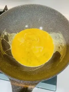 Make The groceries and egg soup step 0