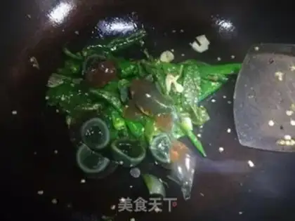 Make Chili fried eggs step 5