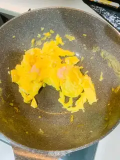 Make The groceries and egg soup step 1