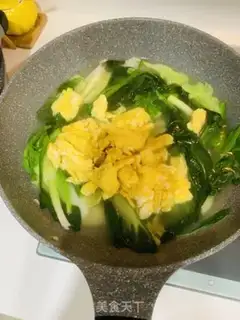 Make The groceries and egg soup step 5