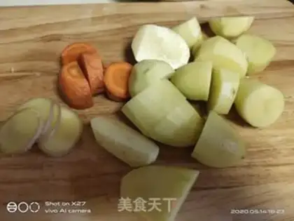 Make Pepper-cracked potatoes and oxen step 0