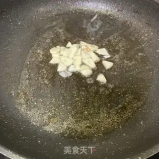 Make Seafood noodles step 1