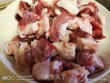 Make Pepper-cracked potatoes and oxen step 1