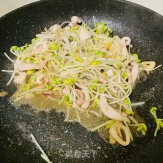 Make Seafood noodles step 3