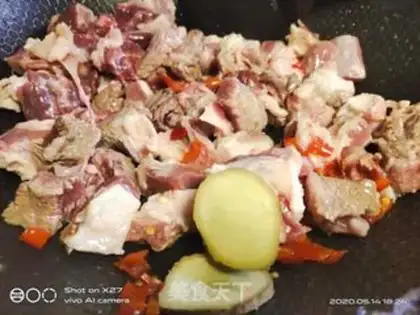 Make Pepper-cracked potatoes and oxen step 2