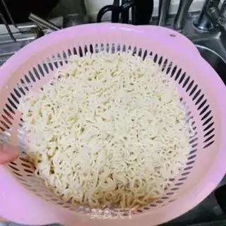 Make Seafood noodles step 4