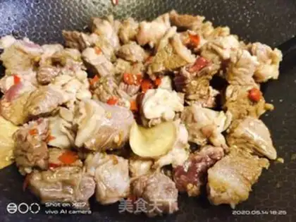 Make Pepper-cracked potatoes and oxen step 3