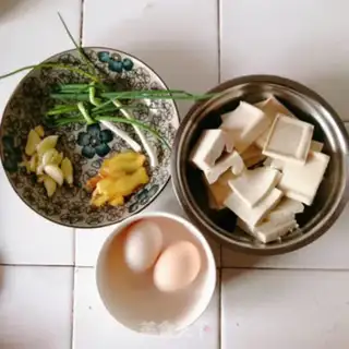 Make Fish head tofu, eggnog soup step 0