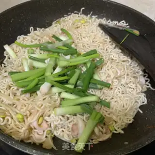 Make Seafood noodles step 6