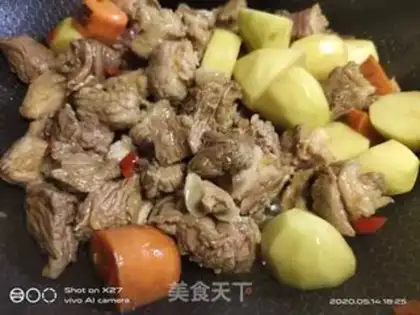Make Pepper-cracked potatoes and oxen step 4