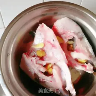 Make Fish head tofu, eggnog soup step 1