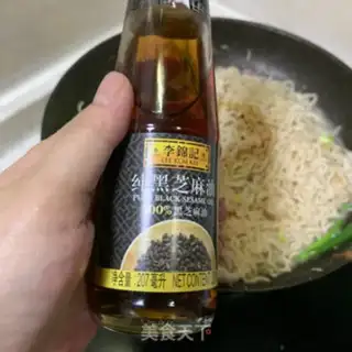 Make Seafood noodles step 7