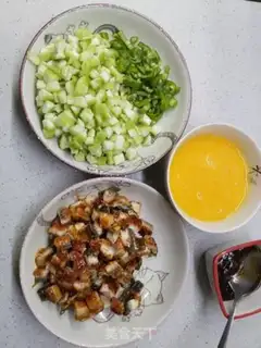 Make Eel fried rice step 1
