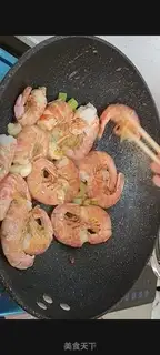 Make Argentinian shrimp with potatoes step 4
