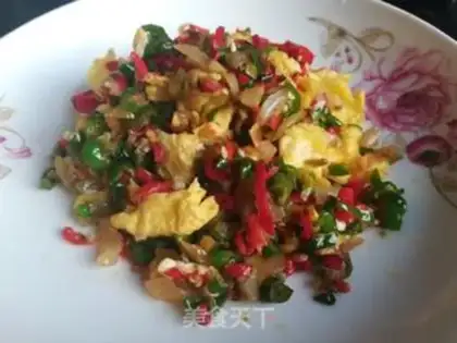 Make Squeeze chili fried eggs step 6