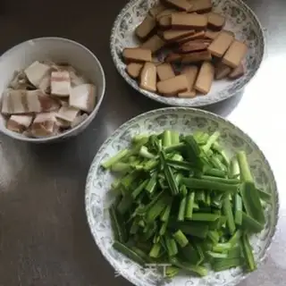 Make Salted eggs and garlic step 1