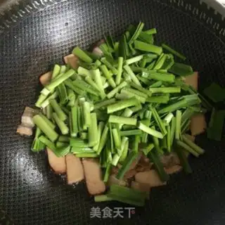 Make Salted eggs and garlic step 4