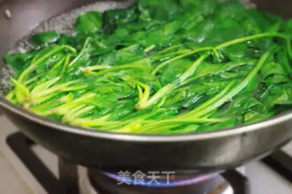Make Roasted organic spinach step 1
