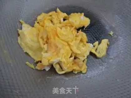Make Scrambled eggs step 2