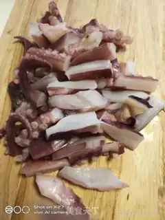 Make octopus fan salad step 1
