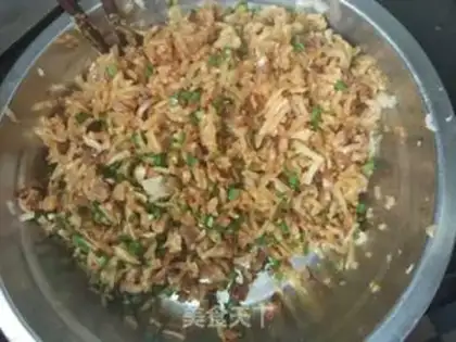 Make The radish and pork dumplings step 2