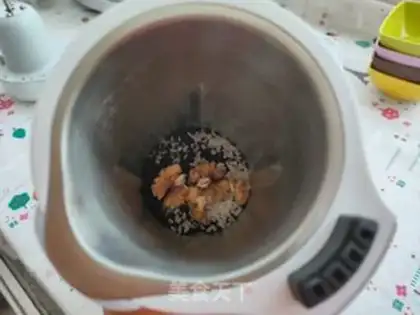 Make walnut sesame paste step 1