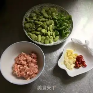 Make Pyramid pepper beans step 0