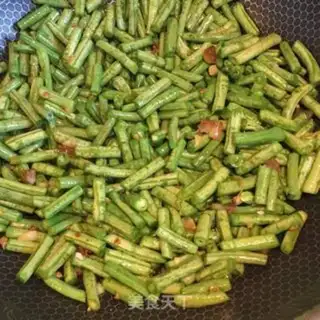 Make Garlic pasta beans step 2