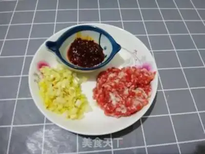 Make Spicy root powder step 1