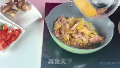 Make Yellow chicken step 1