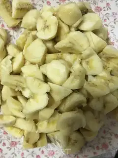 Make Eggskin sesame banana souffle step 0