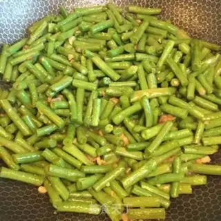Make Garlic pasta beans step 5