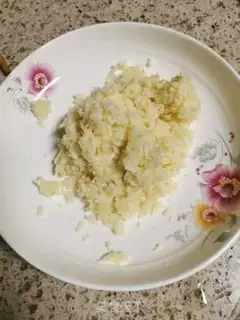 Make A garlic fan with a shrimp back step 4