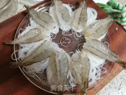 Make A garlic fan with a shrimp back step 5