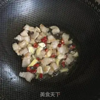 Make Spring-fried bean petals step 1