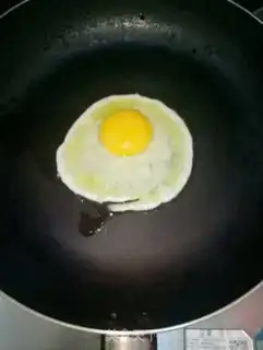 Make Fried eggs step 1