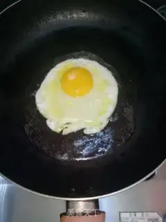 Make Fried eggs step 2