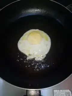 Make Fried eggs step 4