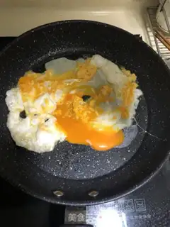 Make Tomato omelet noodles step 3