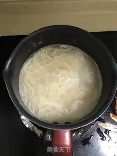 Make Tomato omelet noodles step 4
