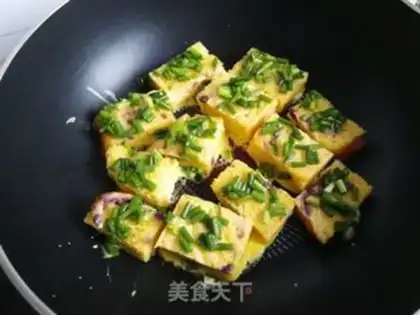 Make Onion fried egg toast step 4