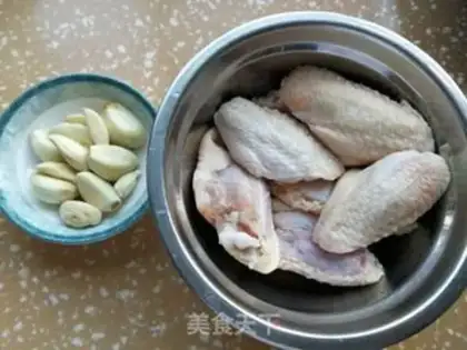 Make Garlic sauce is on the way step 0