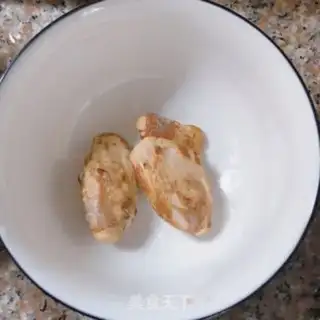 Make Chicken soup for durian shells step 1